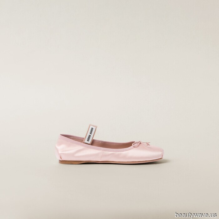 The Chic Flat-Shoe Color Trend That Every It Girl Is Pairing With Shorts and Pants (Hint: It Isn't Red)