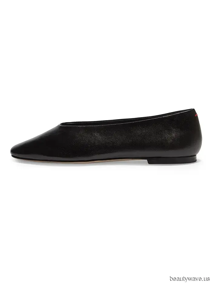 Sorry, I never pair these jeans with flats—these five denim and shoe combinations are more in style.