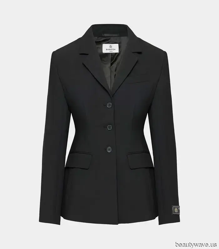 To achieve a more French look, pair your black blazers with this timeless denim style.