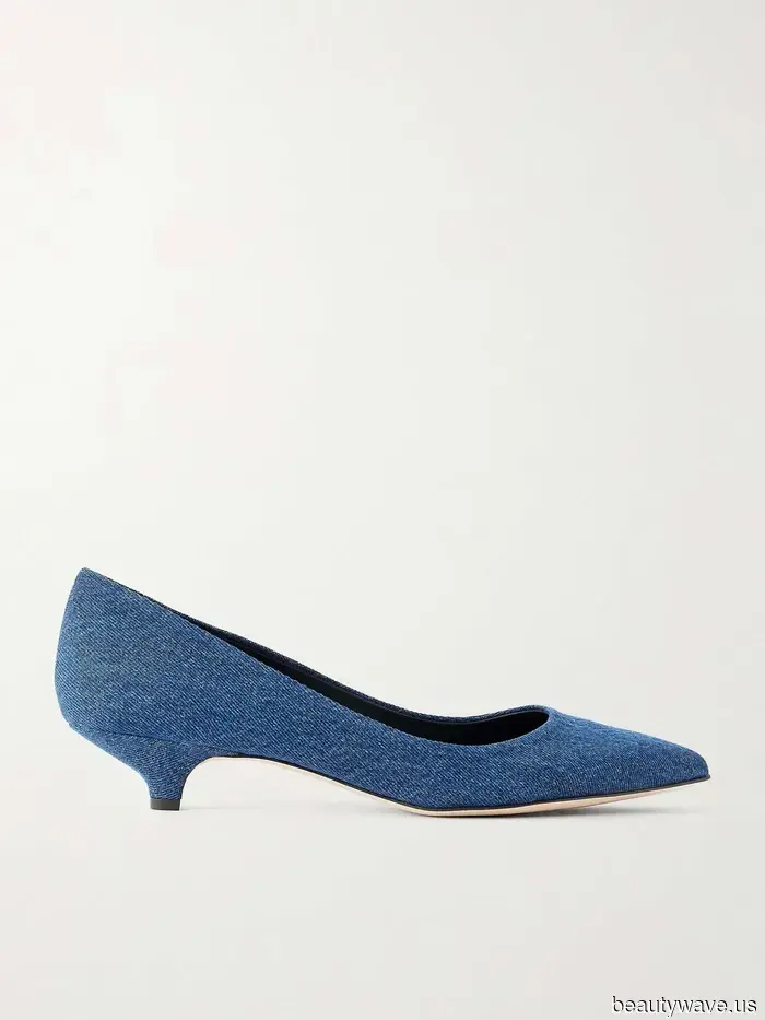Not Leather, Not Suede—This Heels Trend Truly Looks Most Stylish with Jeans.