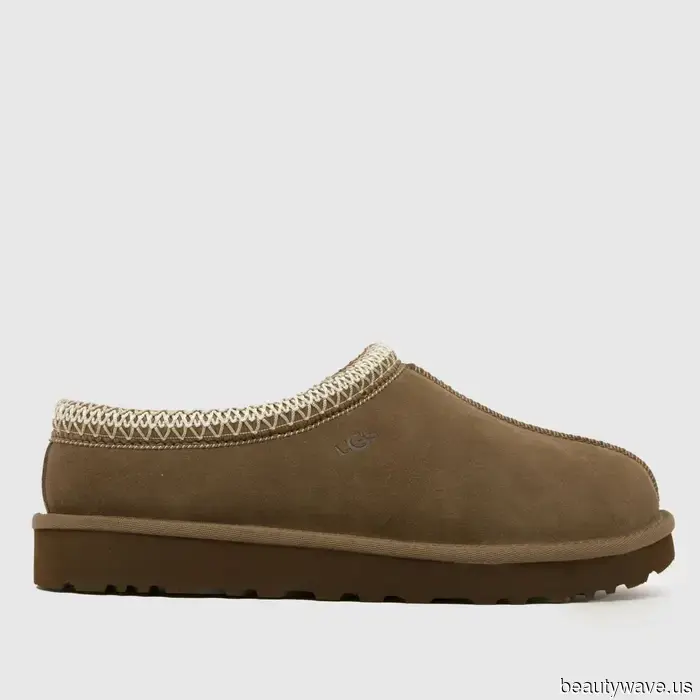 Fashion enthusiasts in their 20s and 50s are in consensus—this slip-on shoe simplifies airport attire.