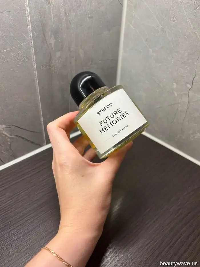 Predicción: Cada persona de moda llevará este nuevo perfume en otoño.