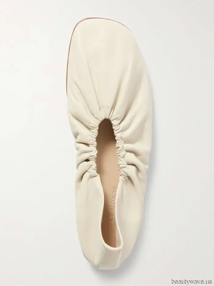 A Parigi, le donne più chic indossano uno di questi abbinamenti tra scarpe basse e pantaloni cropped.