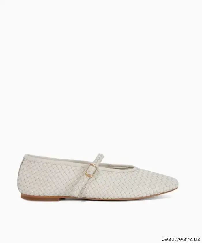 Visto en París: La tendencia de color denim que las mujeres francesas usan cuando se aburren de los jeans negros