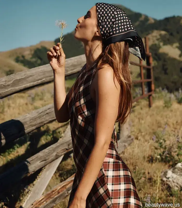 5 Accessories That French Women Are Currently Using to Elevate Their Basic Autumn Looks