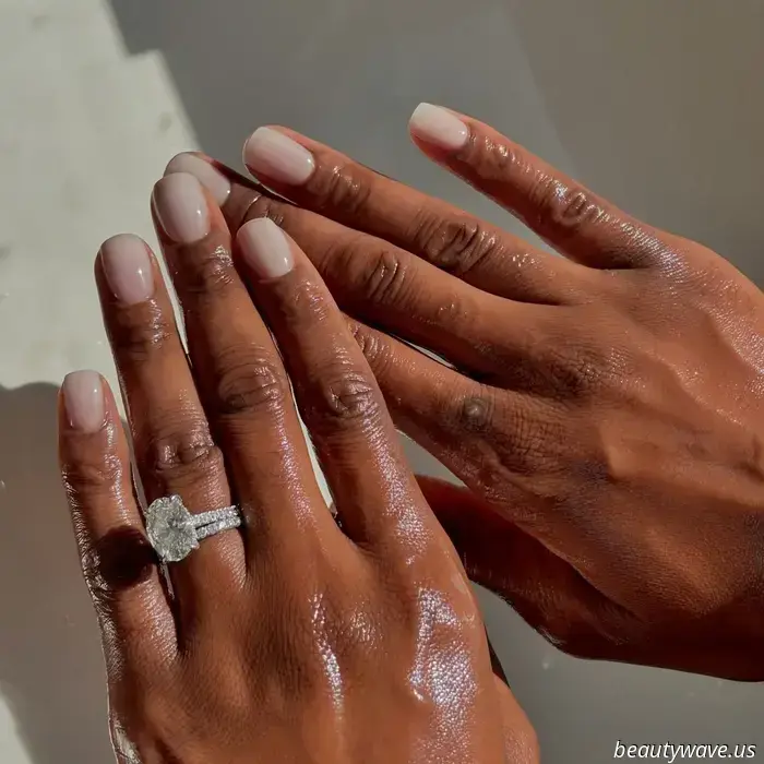 ¿Avena, Almendra o Fresa? Los Mejores Tonos de Esmalte de Uñas Lechoso para una Manicura de Verano a la Moda