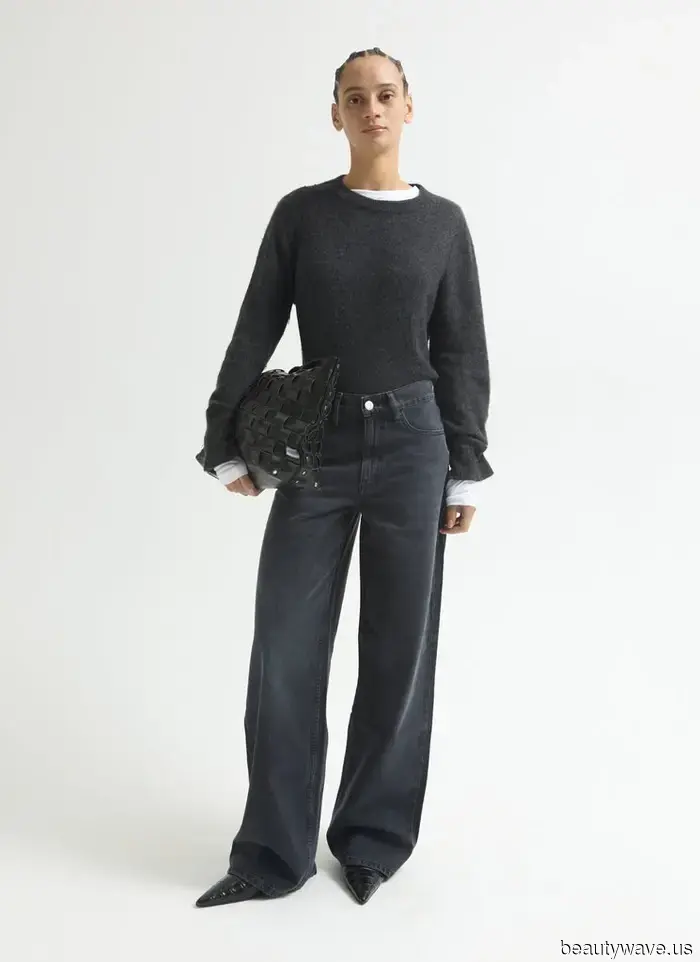 I Can't Unsee It—Wide-Leg Jeans Always Appear Most Stylish When Paired with This Elevated Shoe.