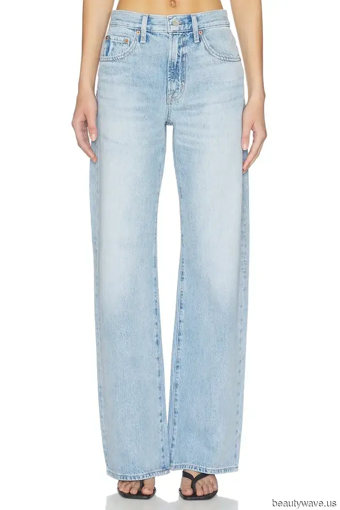 No, it’s not black or brown—this season’s trendiest shoe color to pair with light jeans is something else.