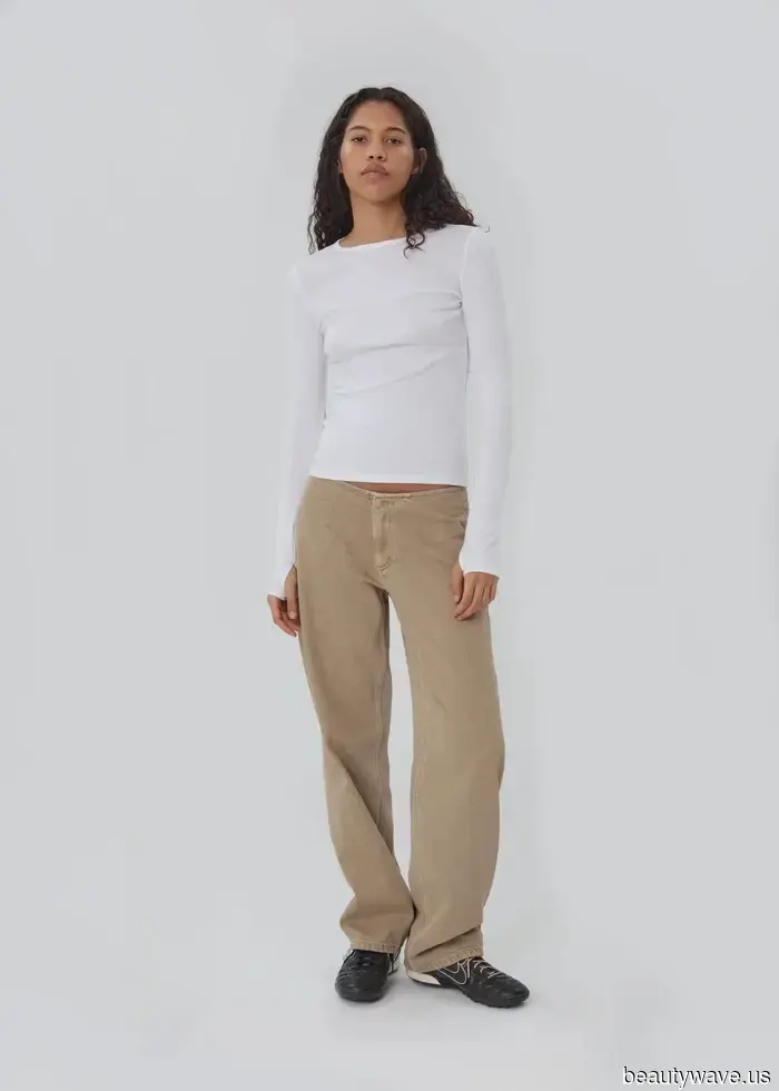 Si quieres lucir más elegante este otoño, compra un par de pantalones y un par de jeans en este color.