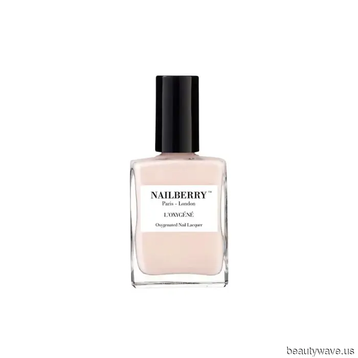 It's Official: This Is the Most Stylish Way to Sport Short Nails.