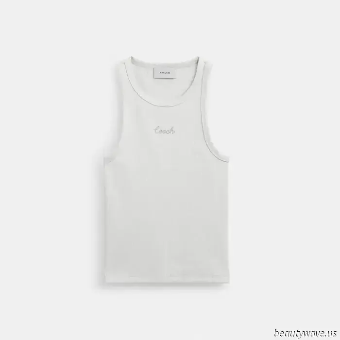 Don this stylish accessory with pants this summer if you wish to achieve a luxurious look.