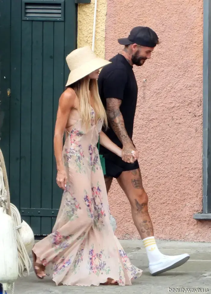 Tieni le Scarpe Nere&mdash;Questa Tendenza di Colore per Sandali Eleganti Rende i Vestiti Estivi i Più Chic