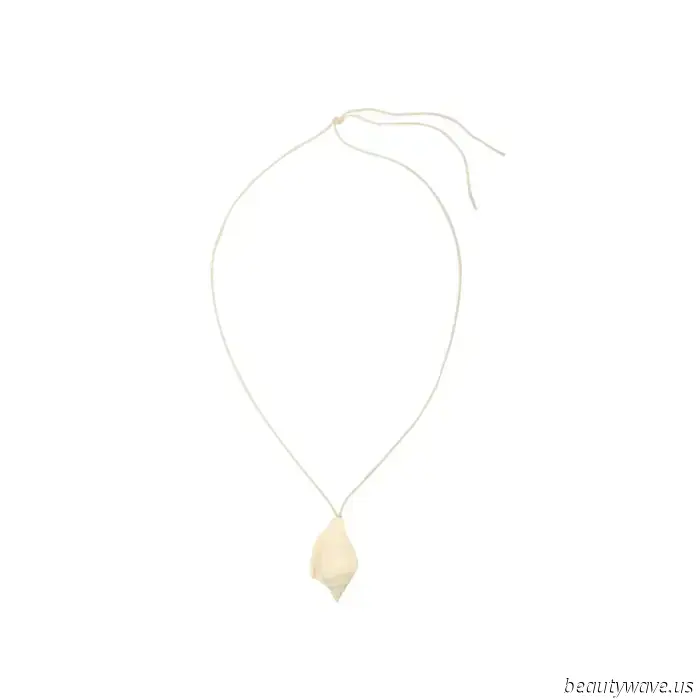 I just returned from Paris and noticed these four summer trends among the most fashionable women.