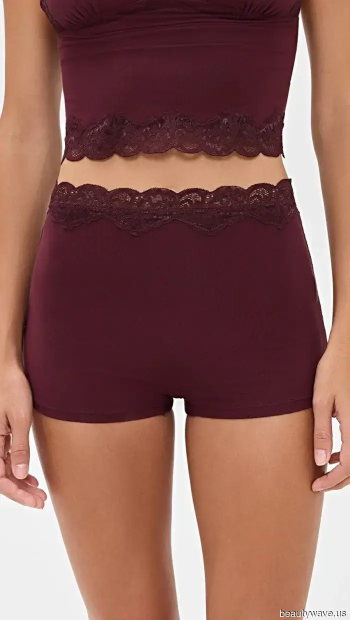 Apologies, Thongs—Gigi Hadid has just reintroduced this "outdated" competitor at the Victoria's Secret Fashion Show.