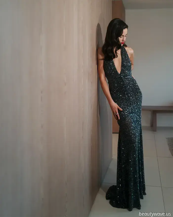 Il look di Lydia Peckham alla première di Norimberga è una lettera d'amore al vecchio Hollywood.