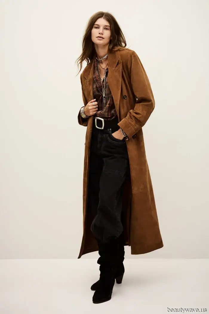 Indeed, blue skinny jeans are making a comeback—here are 7 outfits that give them a modern touch in 2025.