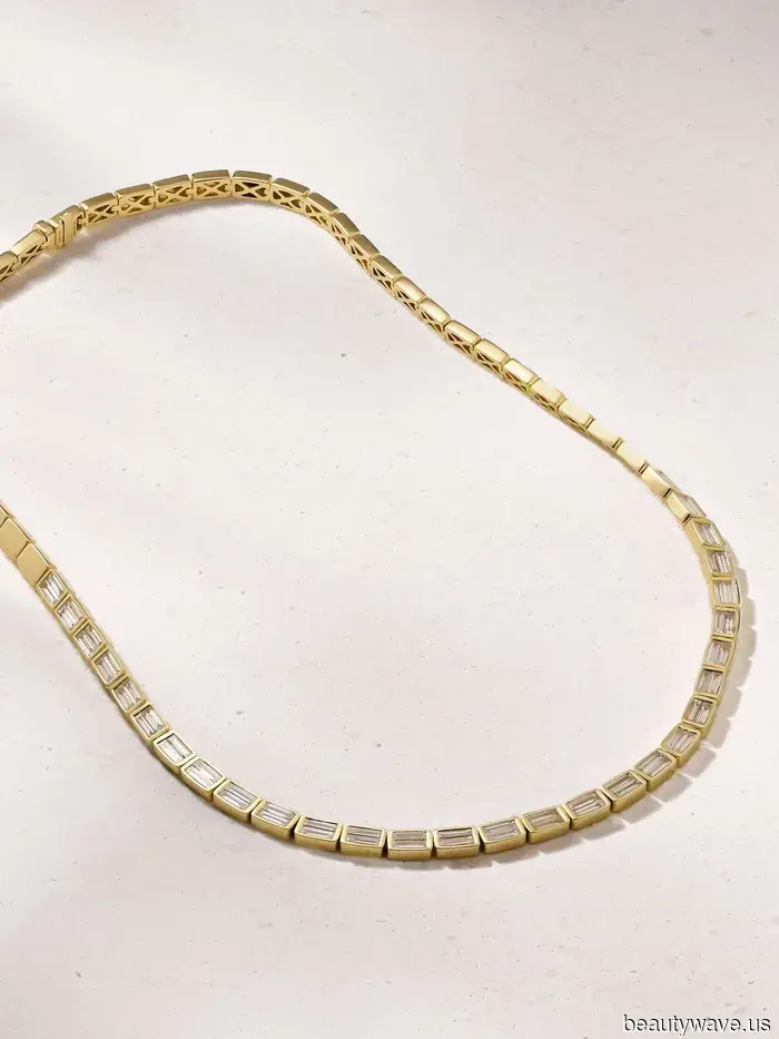 Kendall and Hailey have just confirmed it: Statement earrings are being superseded by this timeless party jewelry trend.