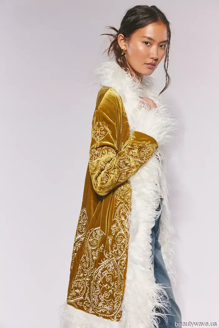 5 Outfit Ideas to Make Light-Wash Skinny Jeans Feel Fresh and Trendy for 2026, Not Outdated