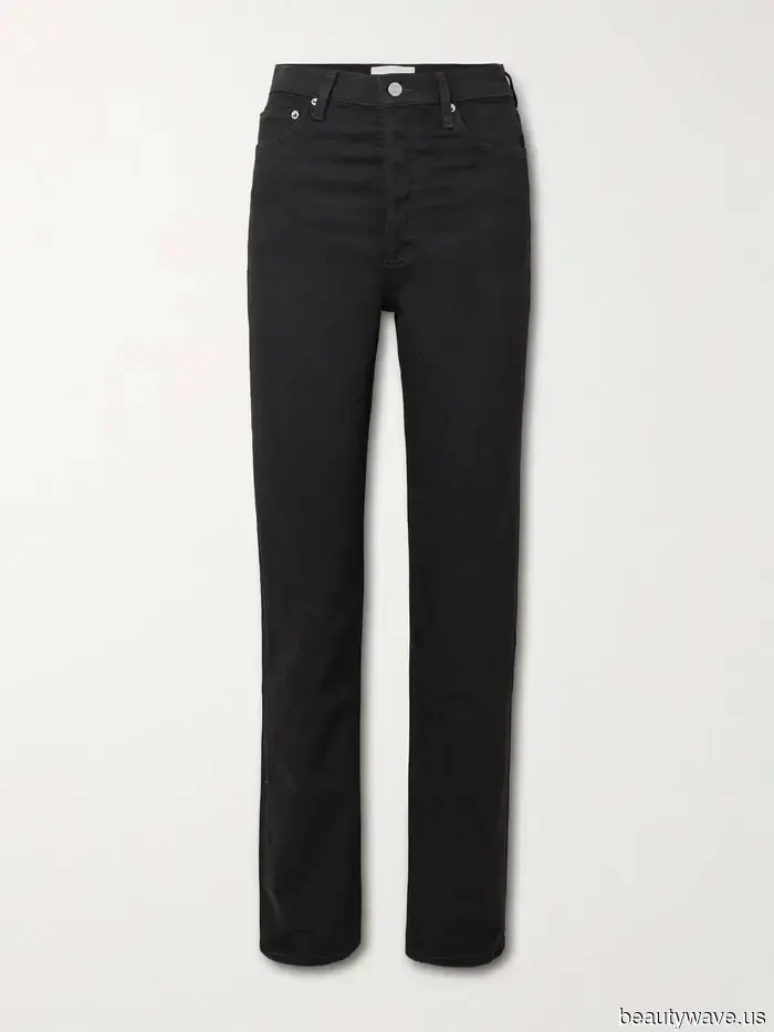 Stylish individuals in their 20s and 30s are now embracing this Y2K skinny jeans and shoe pairing.