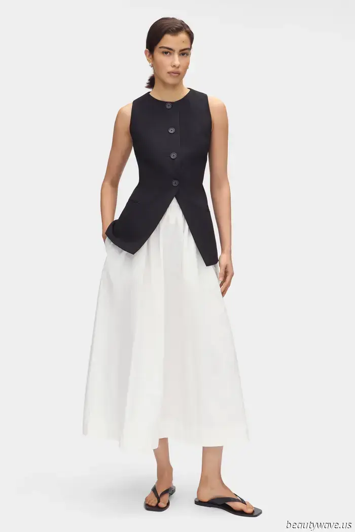 Is it only me, or have fashion enthusiasts everywhere started opting for this cooler year-round silhouette instead of sandals?