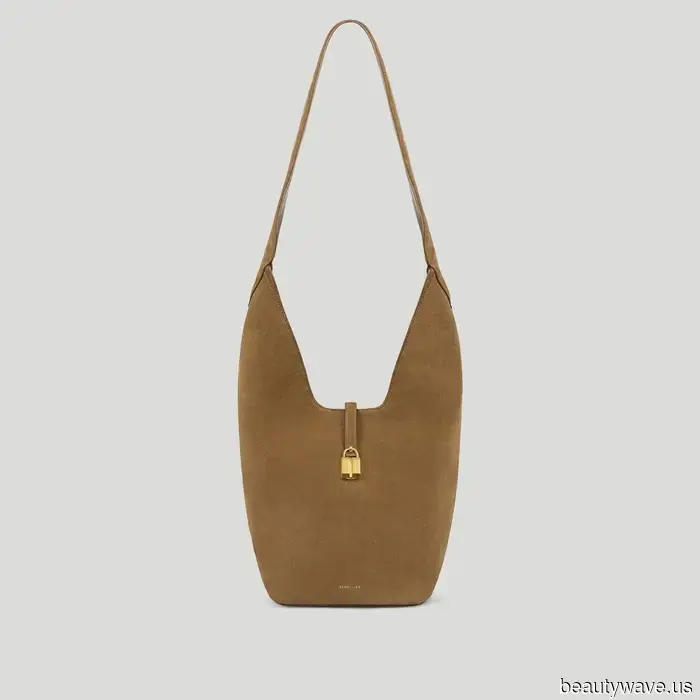 Plötzlich tragen stylische Menschen überall die Sommer-It-Bag, die mit Designer-Käufen konkurriert.
