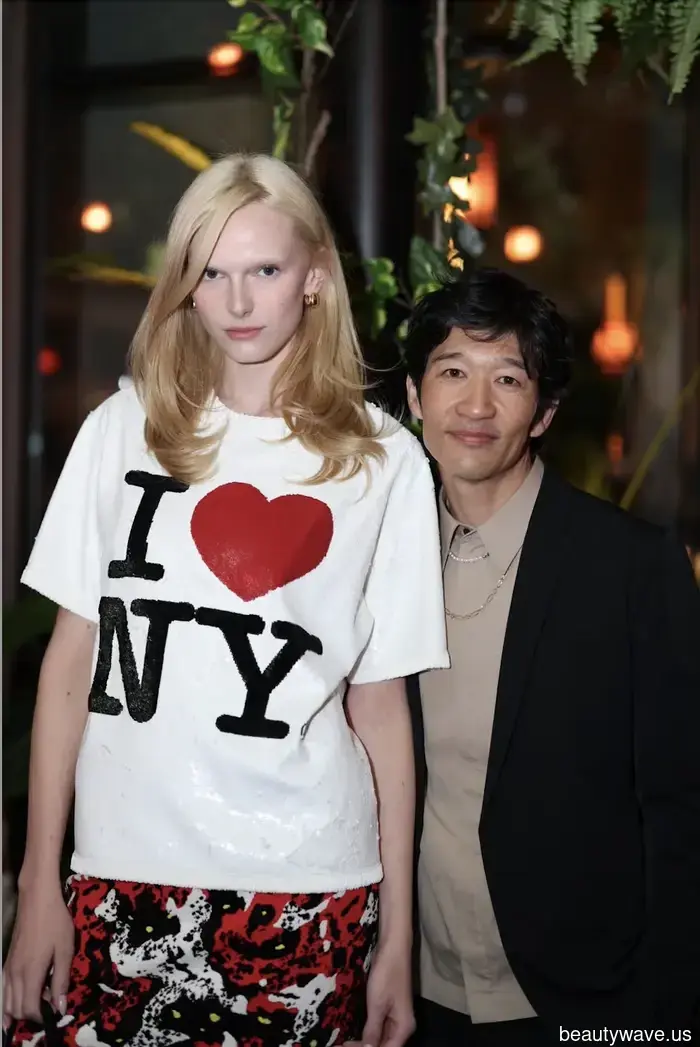 It Girls Concur: This Classic T-shirt Is the Trendy Alternative to the Everlasting Blouse
