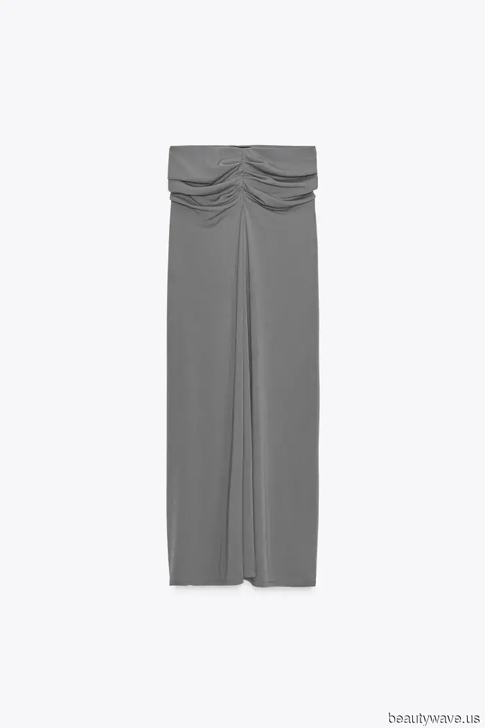 Il modo più semplice per rendere una maxi gonna più cool per l'autunno 2025 è con la tendenza delle scarpe che Dua Lipa ha appena indossato.