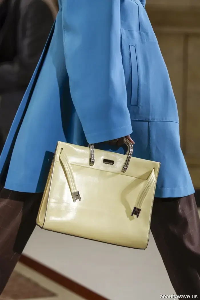 Da Tory Burch, vestirsi come una ragazza alla moda di Uptown è ciò che ci riserva la primavera 2026.