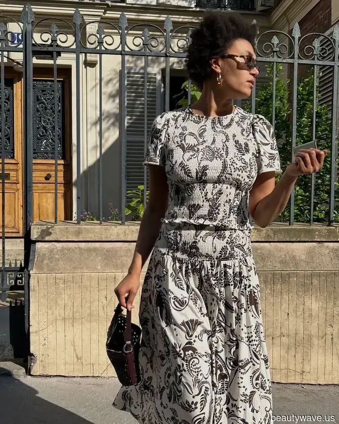 5 Blusen-Trends, die französische Frauen 2026 mit Jeans, Röcken und Hosen tragen werden