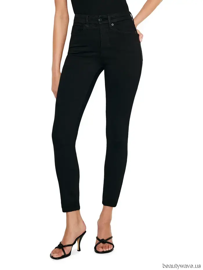 The Distinctive Style That Everyone Fashionable in NYC Will Adopt When Pairing Boots with Jeans This Fall