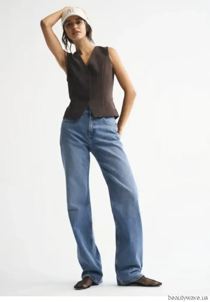 Confirmed: These Are the Flat Shoes Style Icons Are Pairing with Jeans and Skirts This Spring.