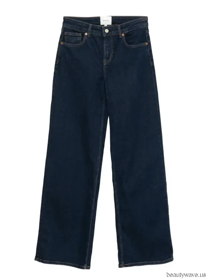 Apologies, Barrel Jeans—this denim style appears far more sophisticated when paired with heels.