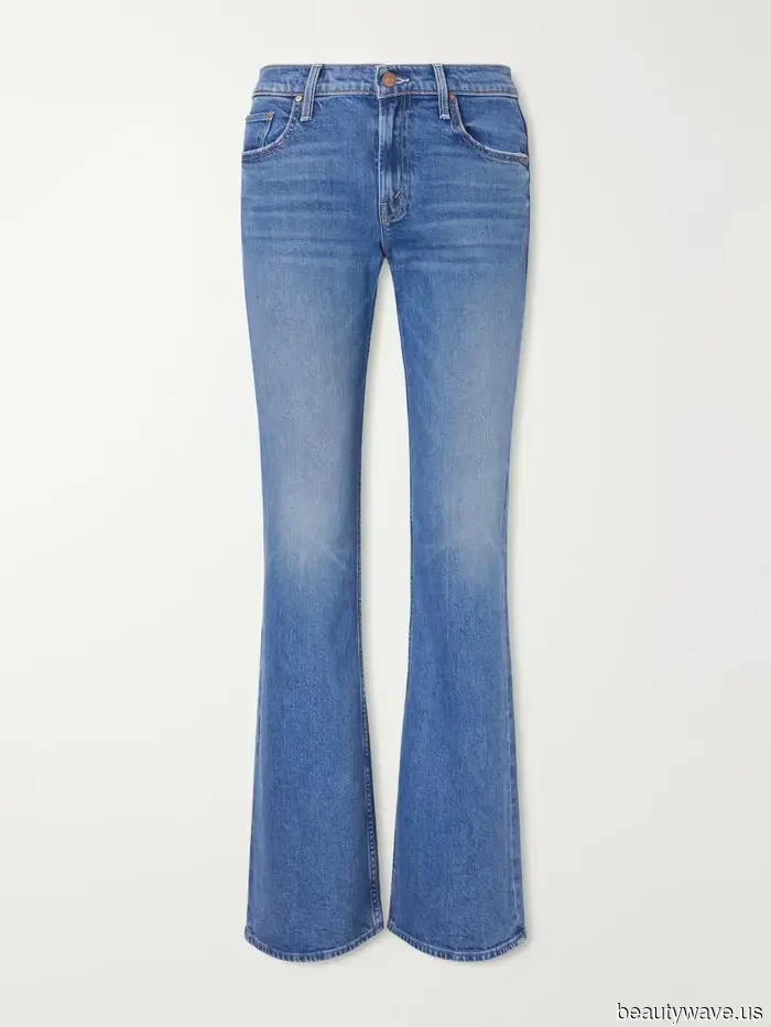 Claudia Schiffer recently sported the French-girl jeans and sandals combination that I genuinely suggest wearing while flying.