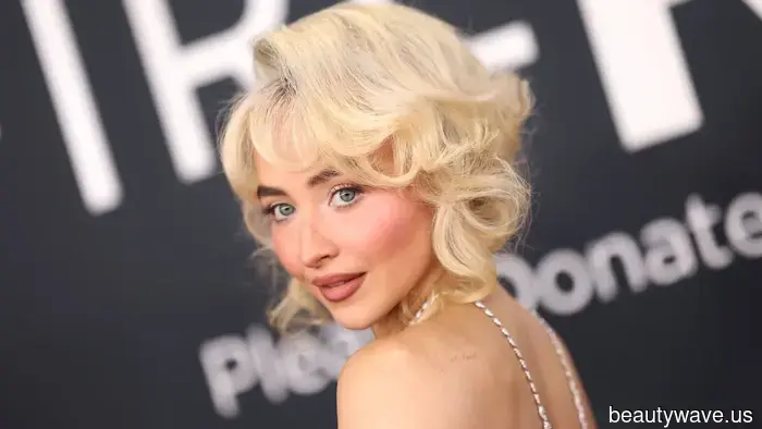 Neither V-Neck nor Crewneck: This T-Shirt Style Is More Sophisticated and Endorsed by Sabrina Carpenter