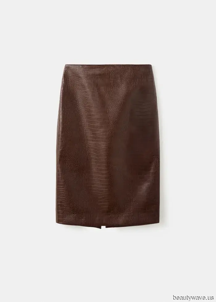 Chic New Yorkers avoid pairing pencil skirts with flats—they only style them with this heel trend.