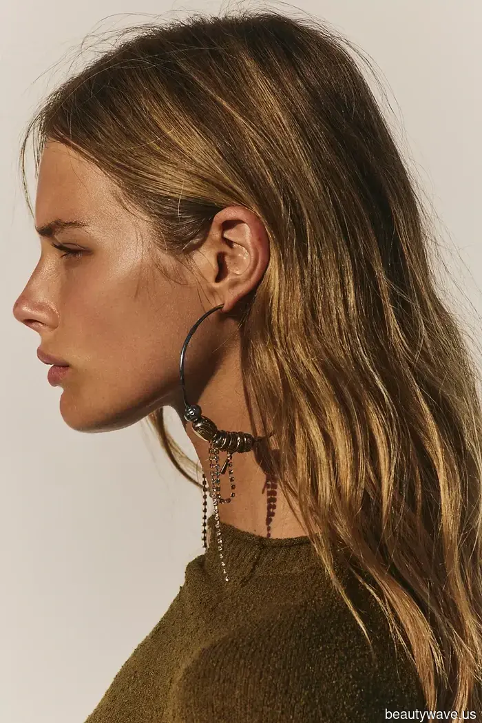 Fashion enthusiasts are embracing accessories as if it’s 2006 once more—here are 6 trends returning after 20 years.