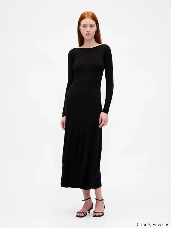 Gwyneth Paltrow recently embodied the style of Carolyn Bessette Kennedy, but replaced her '90s sandals with *this* shoe trend.