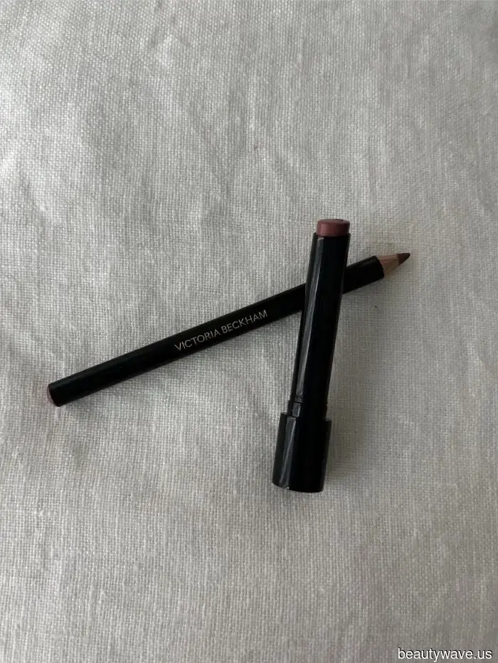 Ho fatto ricerche—questa è la combinazione di rossetto nude preferita da Victoria Beckham.
