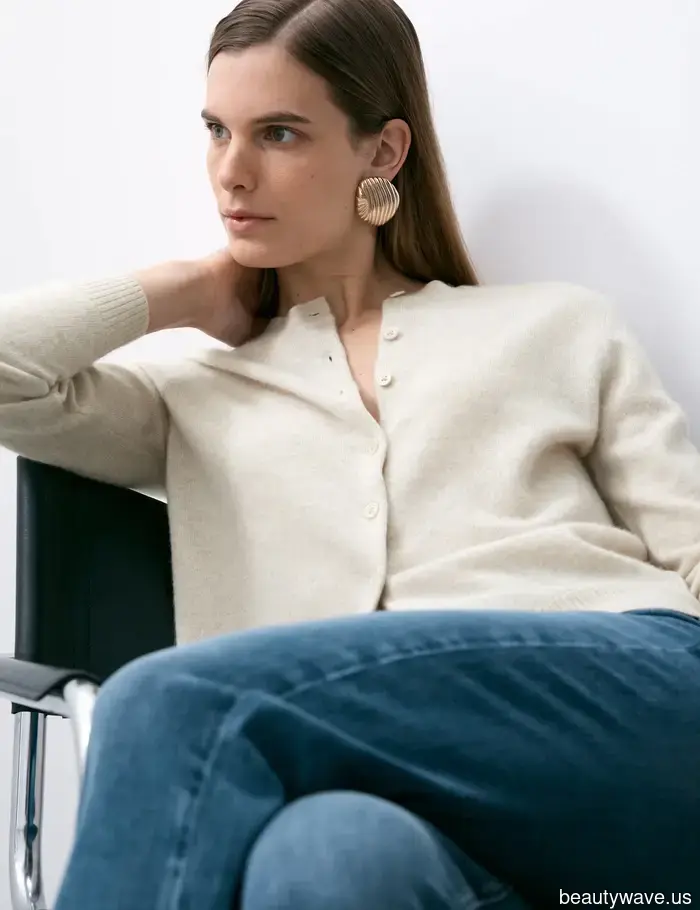 Cooler als Jeans und ein T-Shirt, jeder mit gutem Geschmack wird diese 15 Denim-Outfits diesen Herbst tragen.