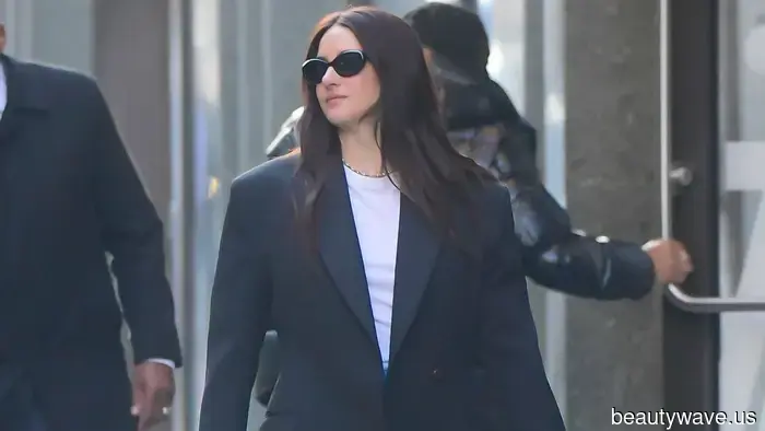 Mein Kollege fragte mich nach dem besten Weg, Stovepipe-Jeans zu stylen&mdash;keine Frage, das ist es.