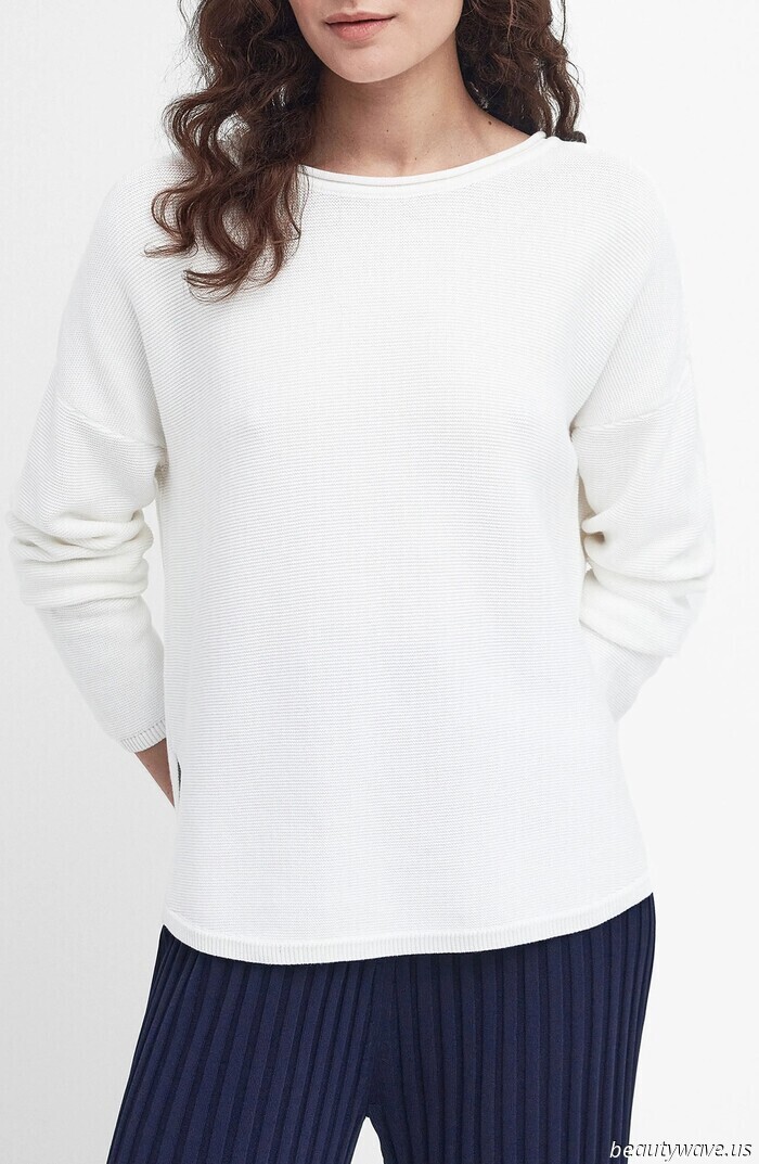 Chic women in Marseille and Cadaqués replace their cashmere sweaters with this lighter alternative every summer.
