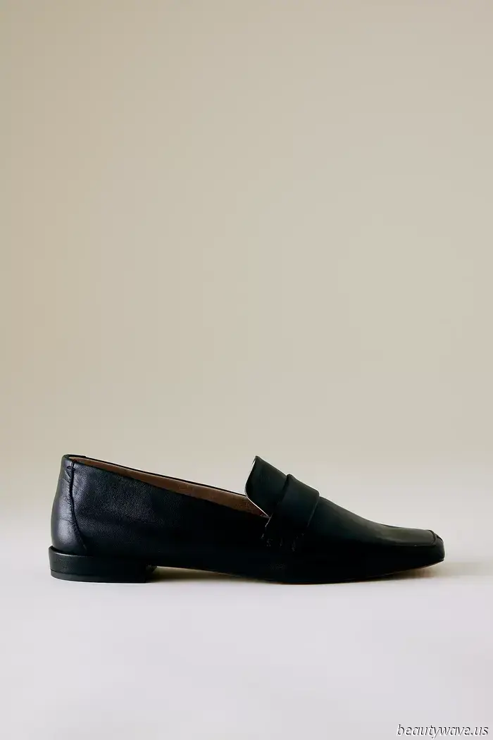 Dagli anni '90, le donne più alla moda hanno indossato questa tendenza di scarpe con pantaloni neri a sigaretta