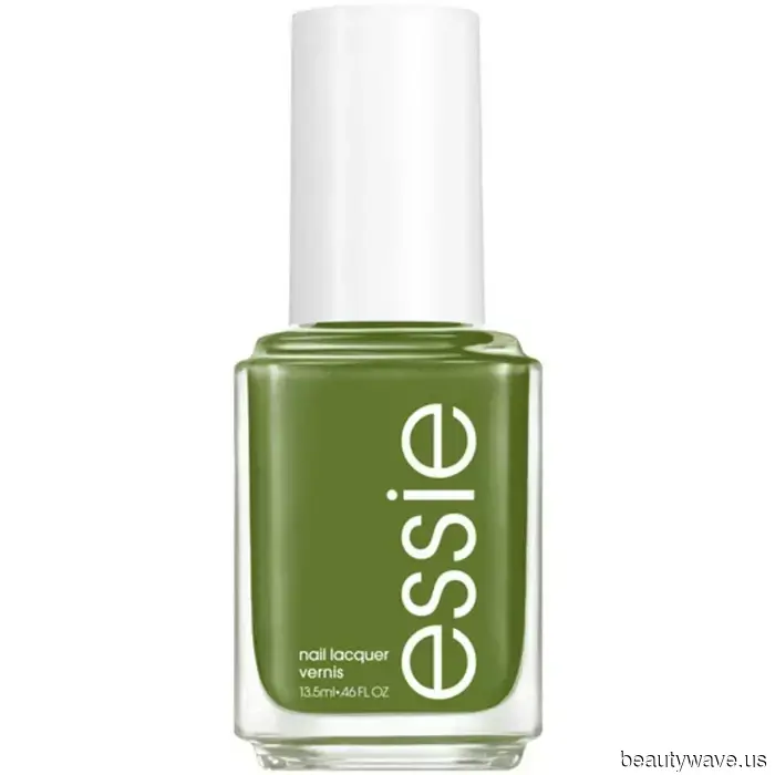 The 19 Chic Nail Colors Trendsetters Are Embracing This Fall (Along with the Ones They're Discreetly Phasing Out)