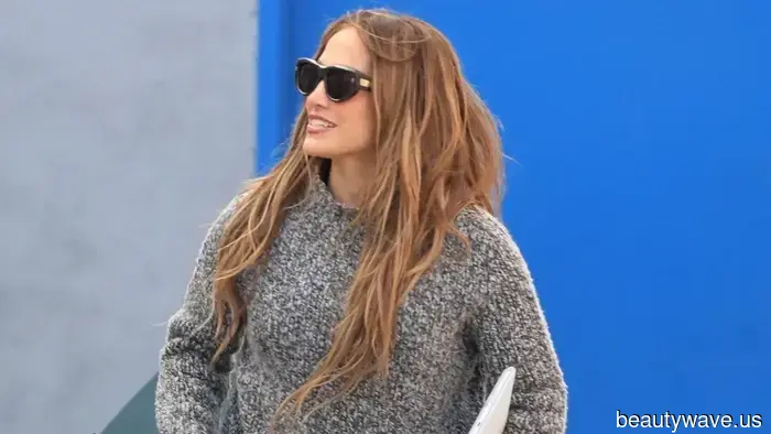 Jennifer Lopez Has Just Ditch Her Iconic Thigh-High Boots for These Unfashionable Shoes.