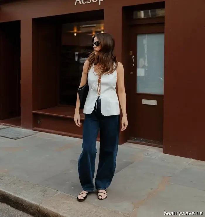 I’ve conducted the research—here are the most stylish sandals to pair with barrel-leg jeans.