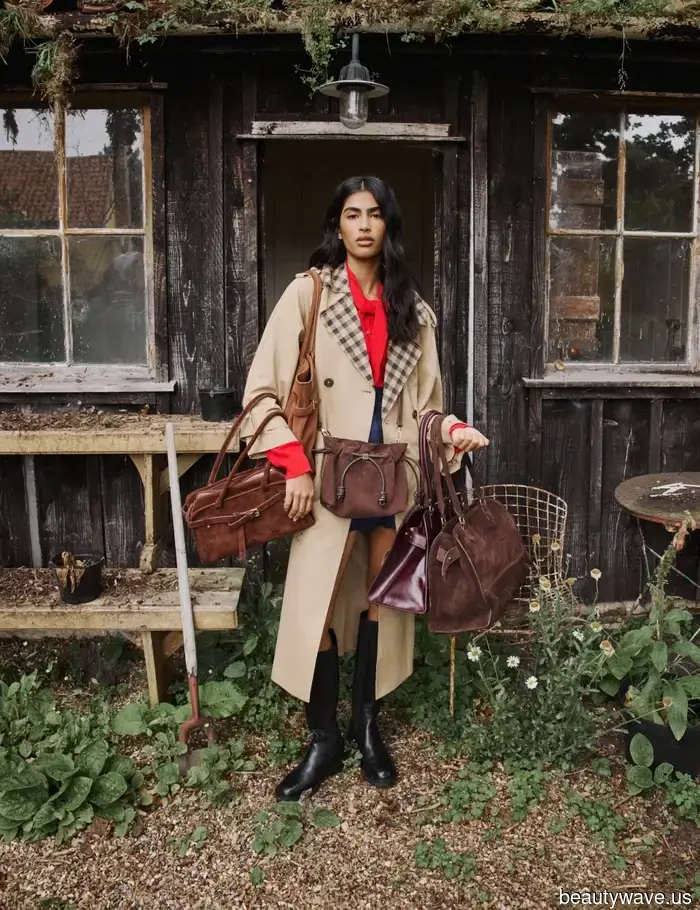 Improvvisamente, ogni persona alla moda che conosco indossa un trench coat del marchio londinese che rivaleggia con Zara.