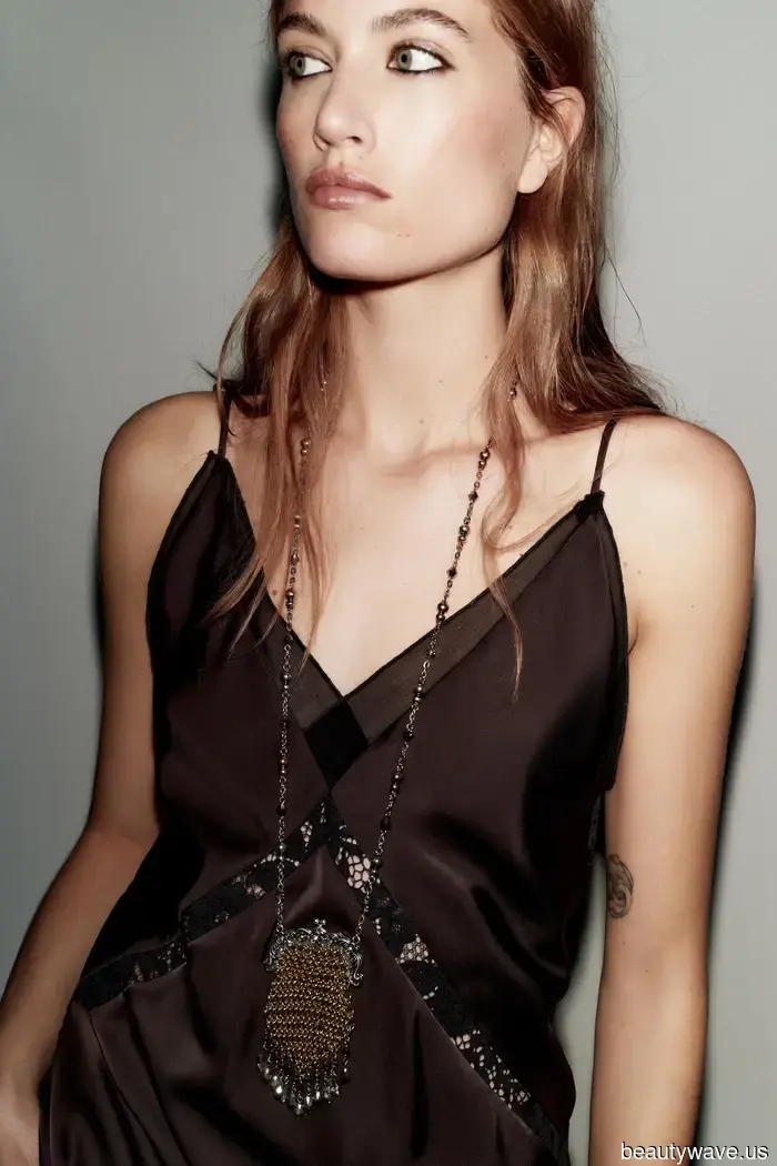 Face the Truth: These 8 Bag Trends Went Out of Style in 2025.