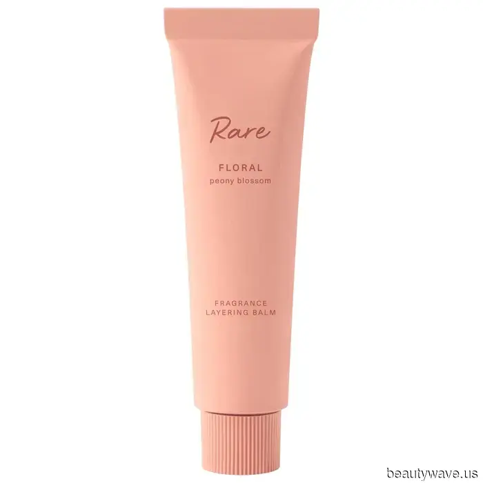 Новый парфюм Rare Beauty — это всё, о чём может говорить моя группа в чате. Вот мои честные мысли.