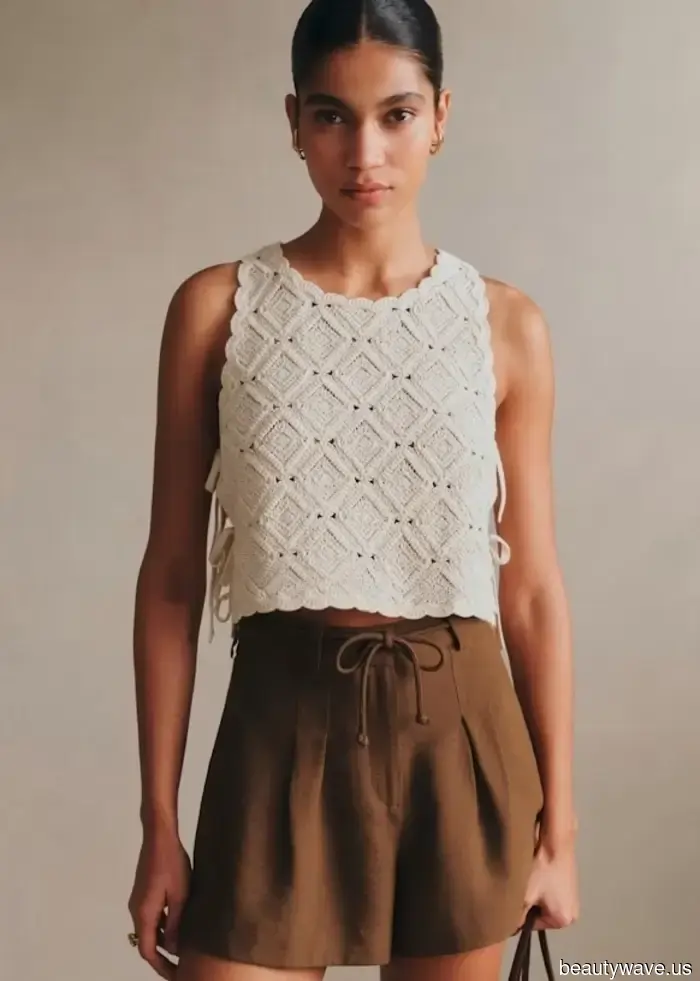 Halt die Spitze&mdash;Die It-Girls tragen stattdessen diesen schickeren Mikrotrend in all ihren Sommer-Outfits 2026.