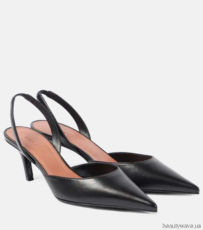 This combination of leggings and shoes appears equally sophisticated on those over 60 as it does on young women in their 20s.